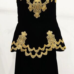 Victor Costa Vintage Elegance. Beautiful 3/4 length black velvet evening dress